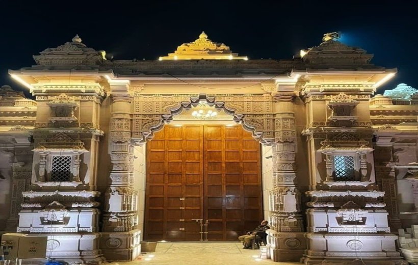 Kashi Vishwanath temple by night