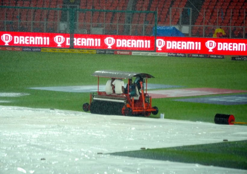 एसआरएच और जीटी का मैच बारिश के कारण हुआ रद्द,