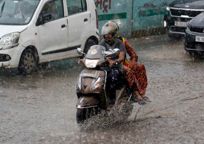 New Delhi: Vehicles ply on road during heavy monsoon rains