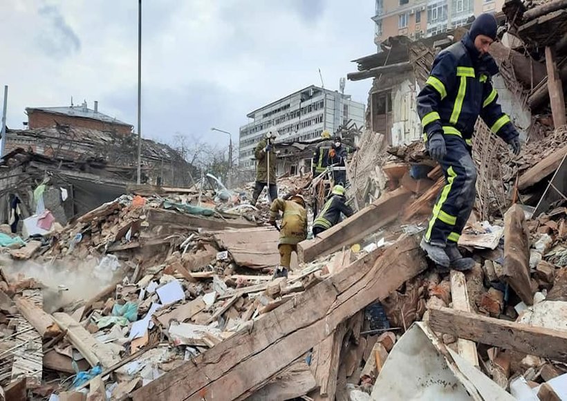 Russian military shelling in Kharkiv destroys mall; 4 killed in shooting.