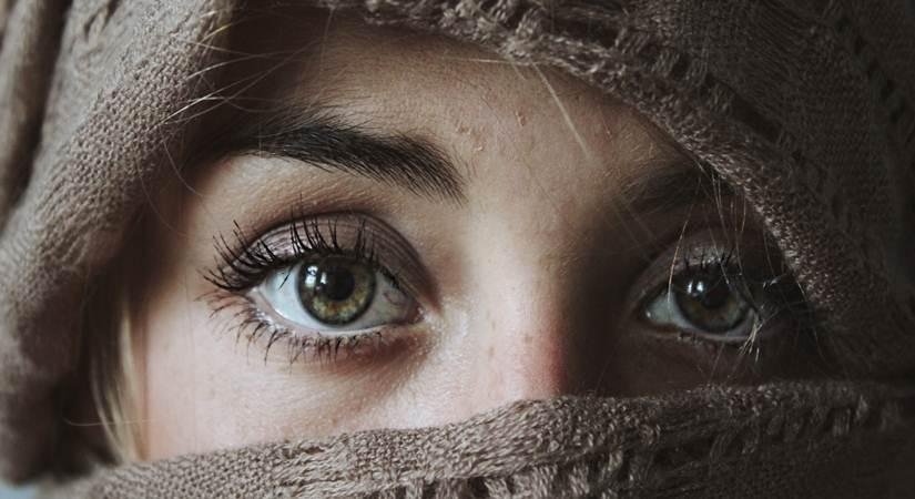 5 ways to care for the skin around your eyes in the monsoon