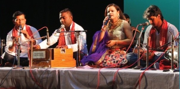 Folk musicians