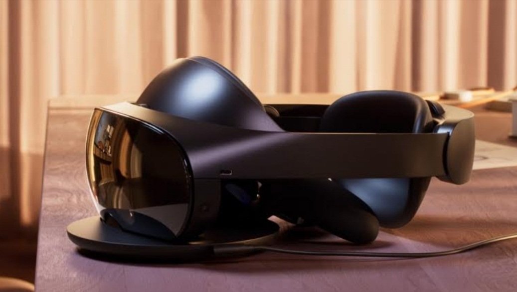 Mark Zuckerberg unveils Meta Quest Pro VR headset