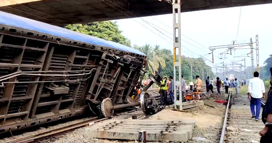 Goods train derails in Andhra