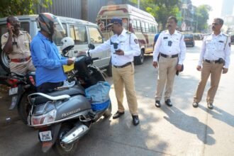 Bengaluru Traffic police taking challan