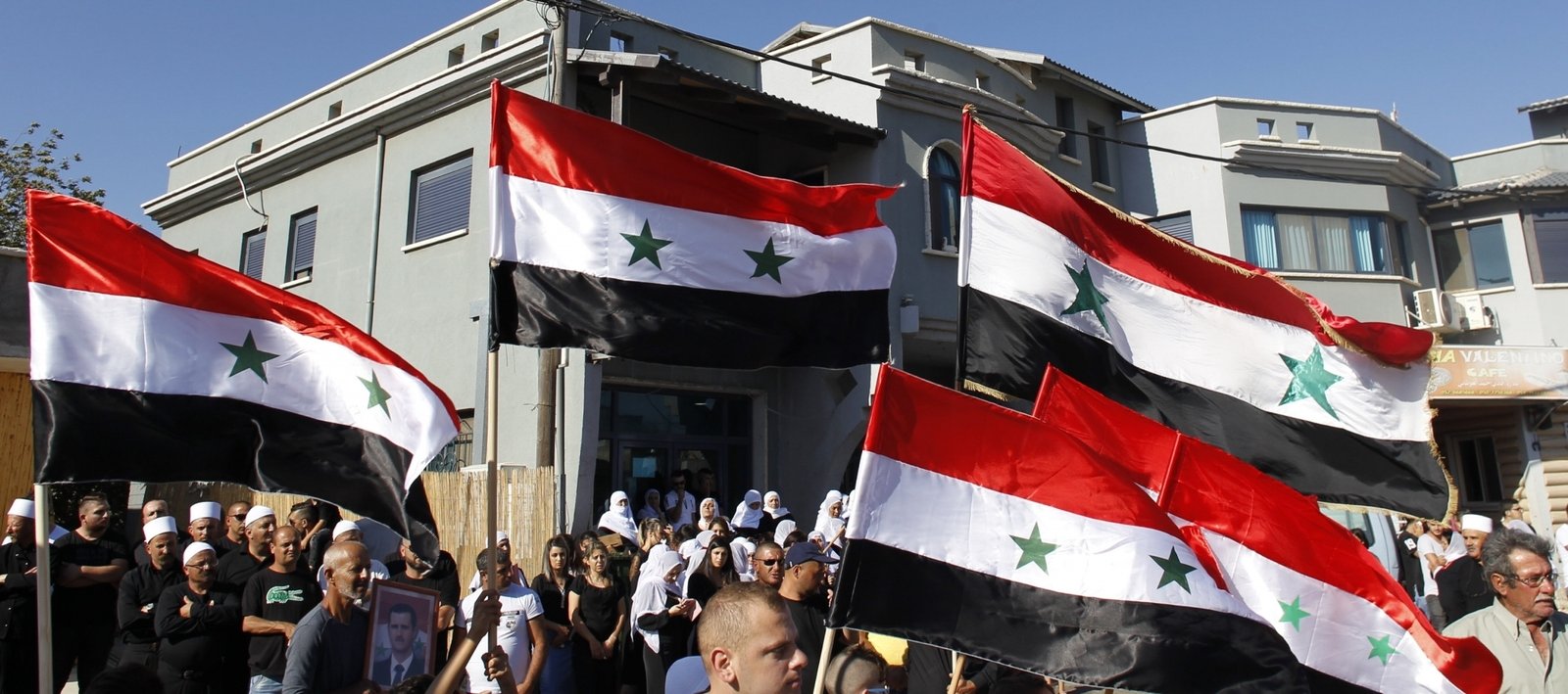 Druzes hold Syrian flags
