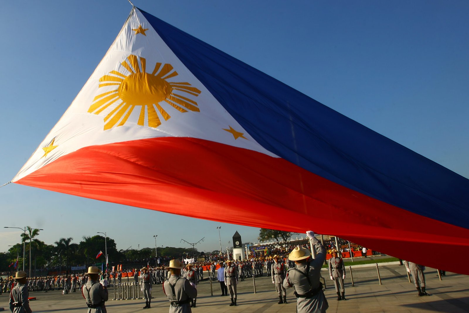 Soldiers hoist the Philippine national flag