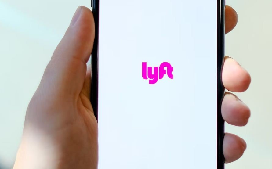 Lyft to allow drivers to pay, reserve parking in advance