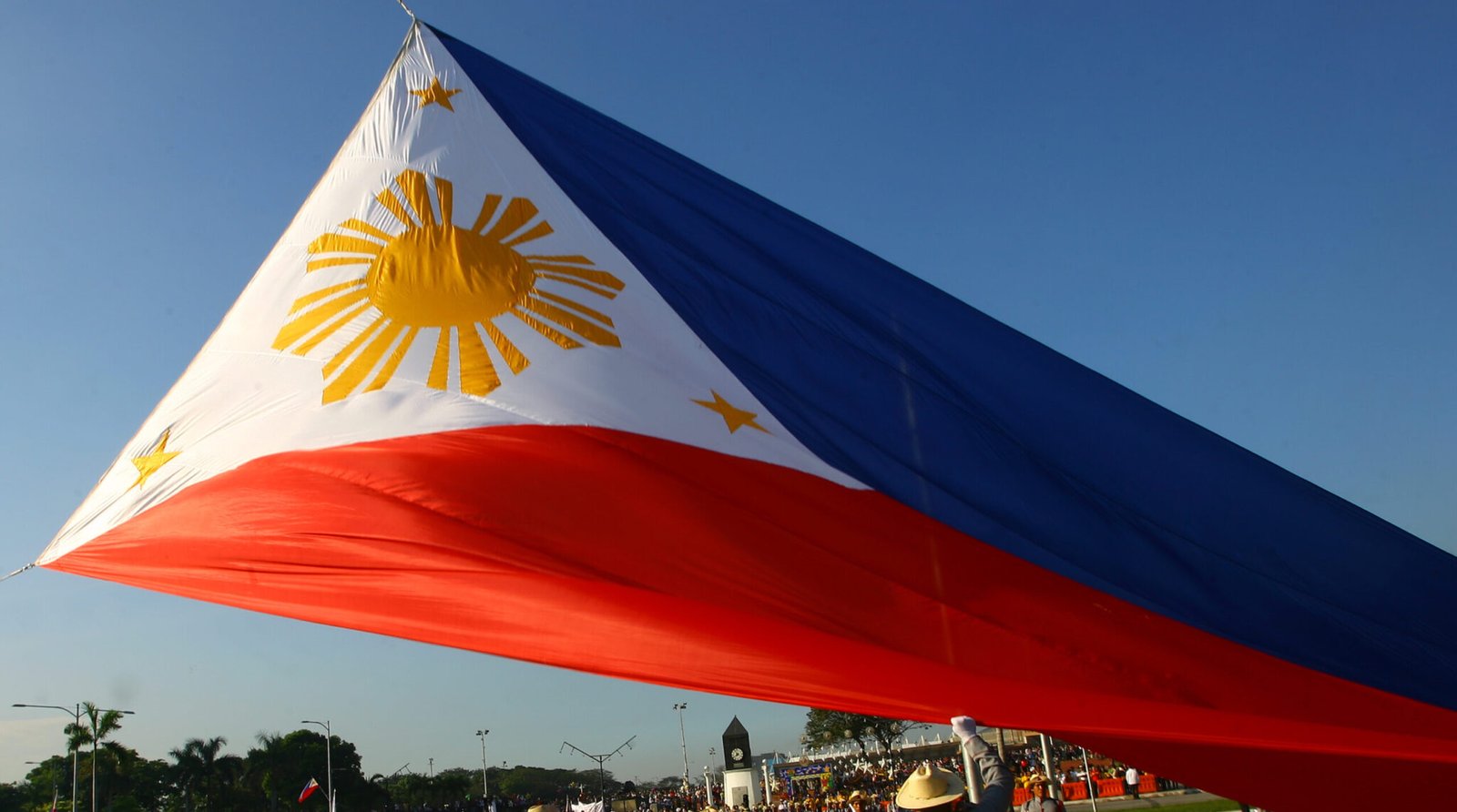 Soldiers hoist the Philippine national flag