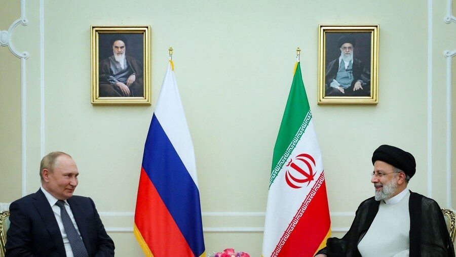 Iranian President Ebrahim Raisi (R) meets with visiting Russian President Vladimir Putin in Tehran