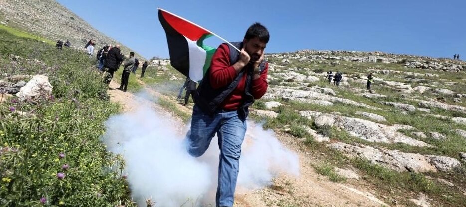Palestinian protesters clash with Israeli soldiers in Beit Dajan