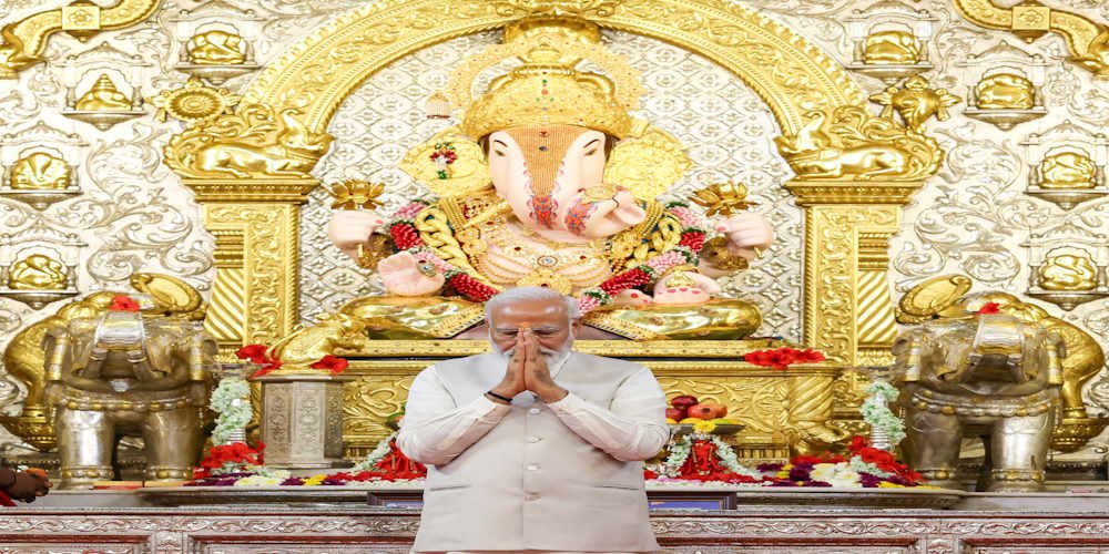 PM performs puja at Pune