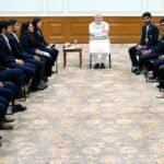 Modi meets with World Chess Champions