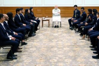 Modi meets with World Chess Champions