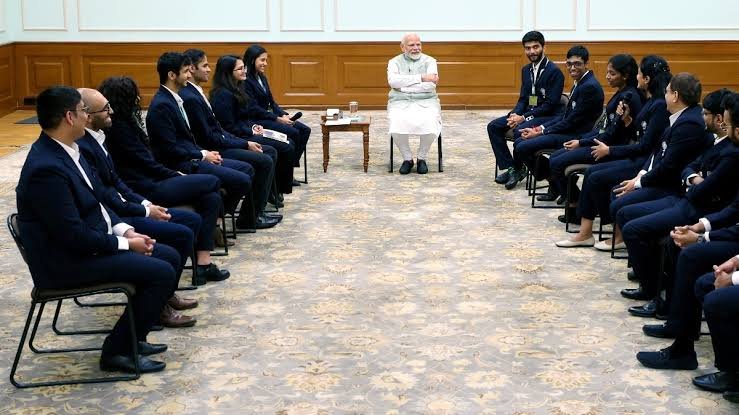 Modi meets with World Chess Champions